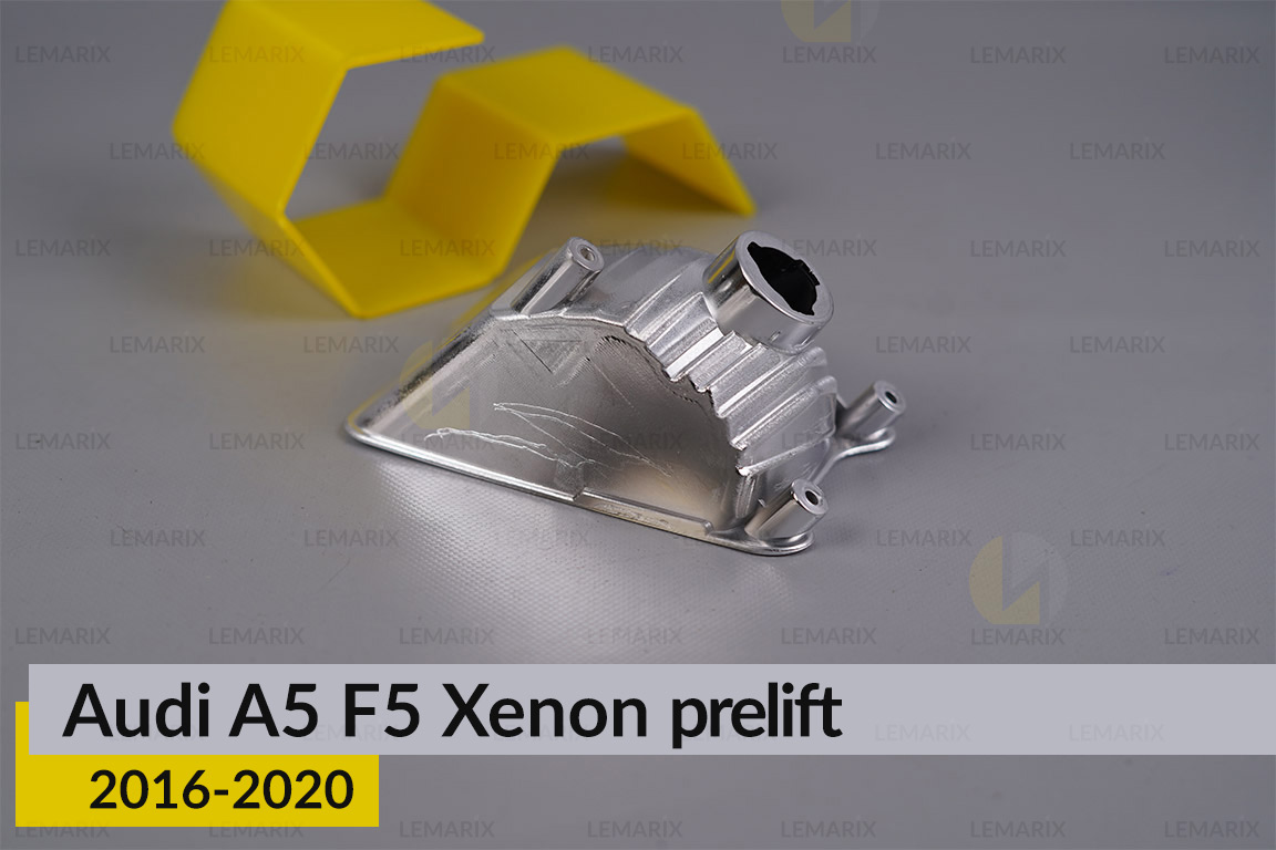 Хромована маска світлорозсіювача Audi A5 F5 Xenon (2016-2020) дорест права