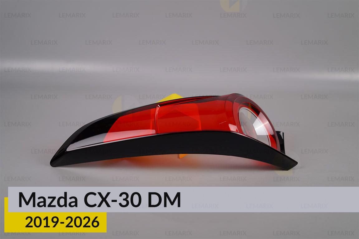 Скло заднього ліхтаря зовнішнє в крилі Mazda CX-30 DM (2019-2026) праве