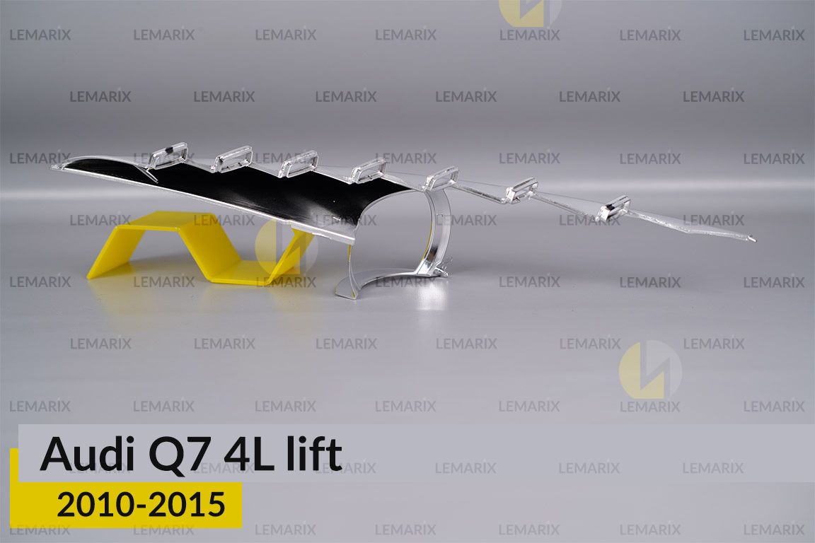 Хромована декоративна маска верхня Audi Q7 4L (2010-2015) рест права