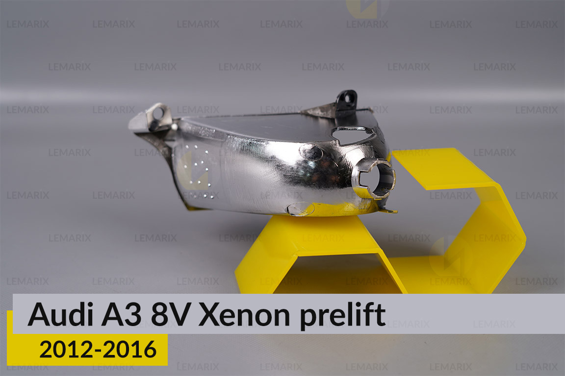 Хромована маска світлорозсіювача Audi A3 8V Xenon (2012-2016) дорест права