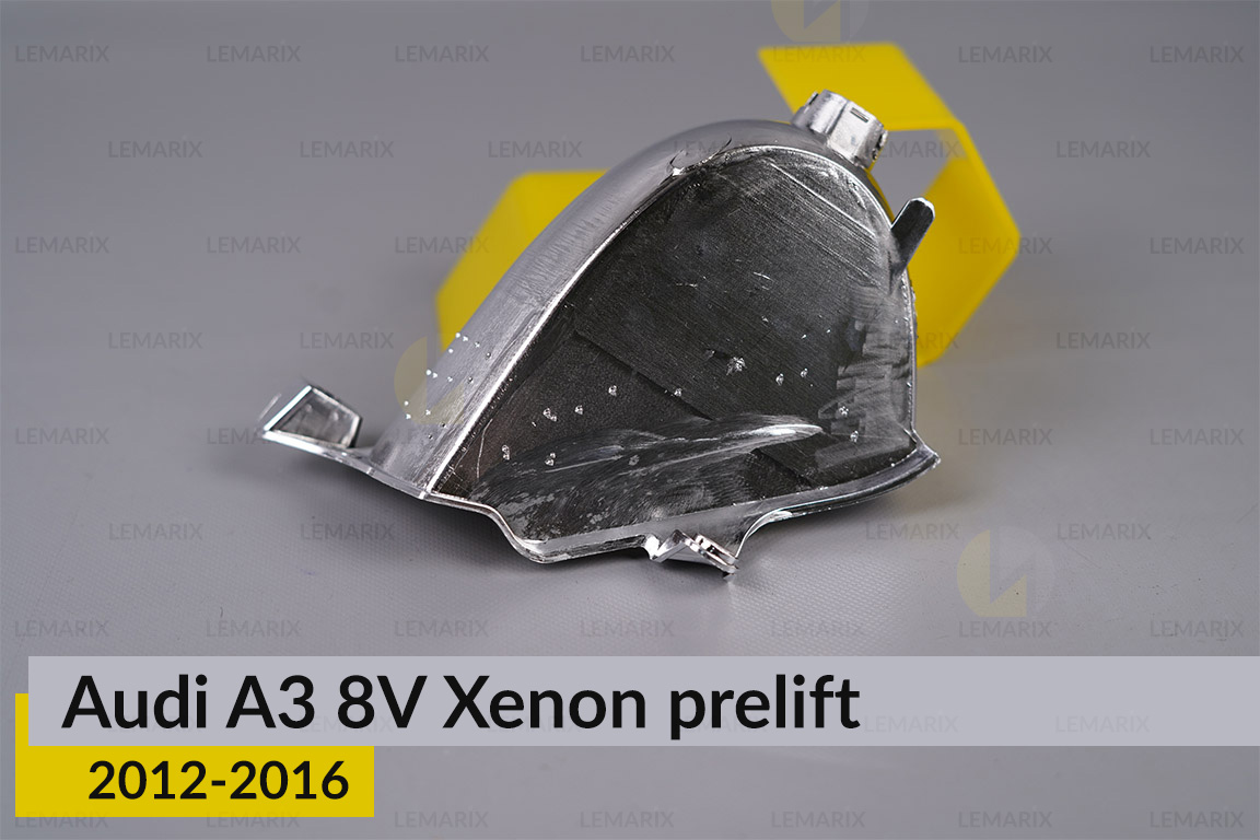 Хромована маска світлорозсіювача Audi A3 8V Xenon (2012-2016) дорест права