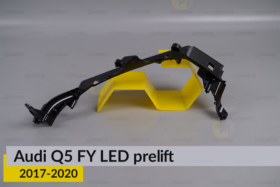 Хромована декоративна маска середня внутрішня Audi Q5 FY LED (2017-2020) дорест права