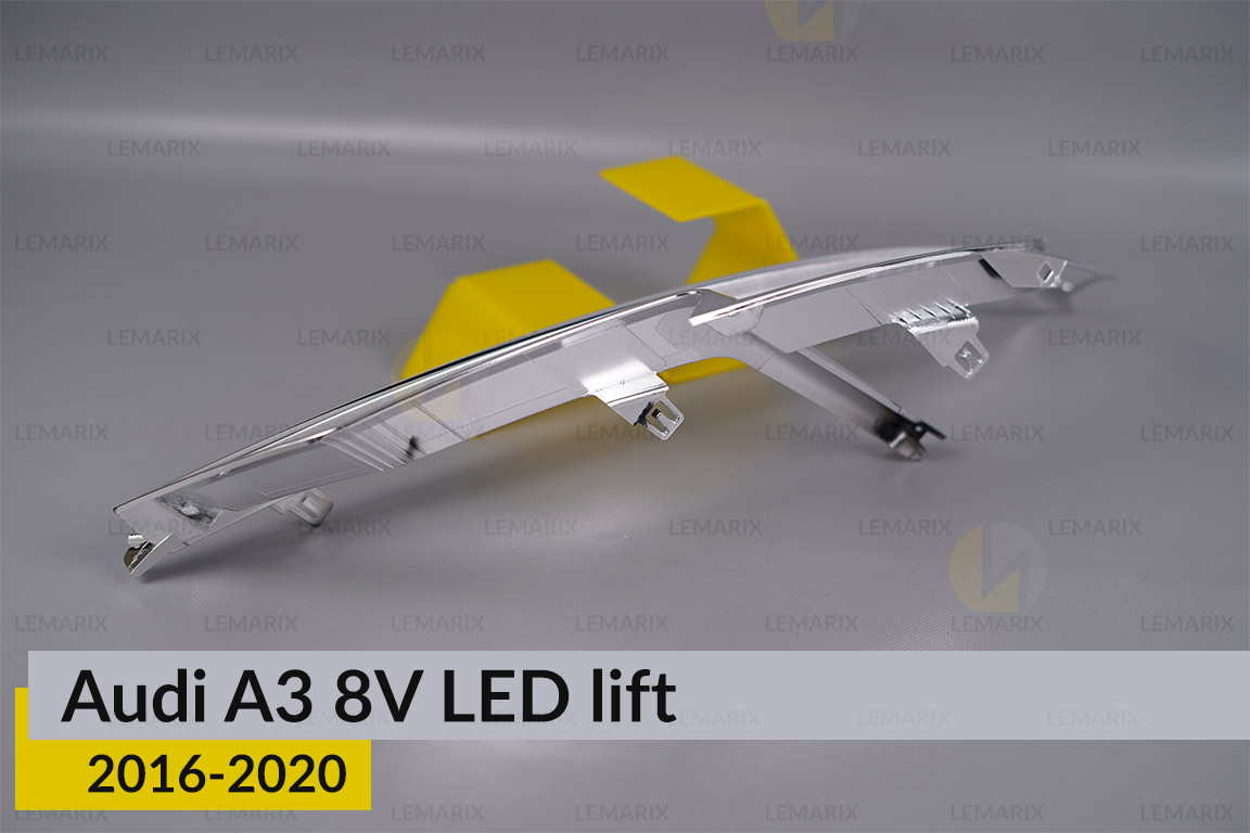 Хромована декоративна маска Audi A3 8V LED (2016-2020) рест ліва