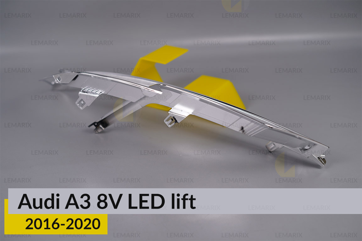 Хромована декоративна маска Audi A3 8V LED (2016-2020) рест права