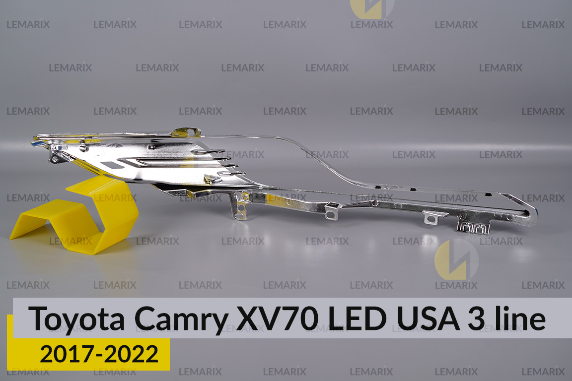 Хромована декоративна маска Toyota Camry XV70 LED USA (2017-2022) 3 полоски ліва