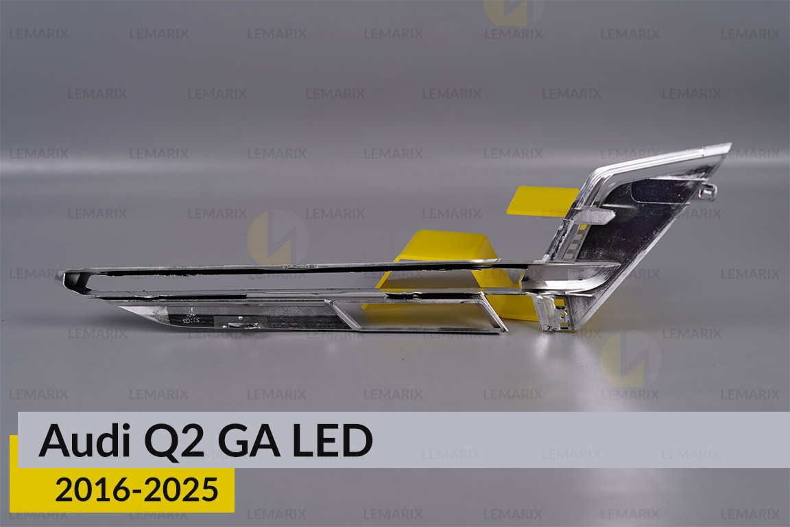 Хромована декоративна маска під світловод Audi Q2 GA LED (2016-2025) права