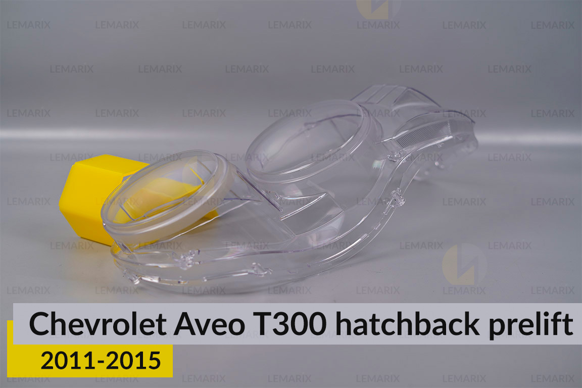 Скло фари Chevrolet Aveo T300 hatchback (2011-2015) дорест ліве