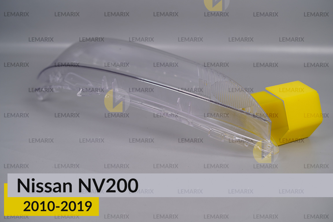 Скло фари Nissan NV200 (2010-2019) праве