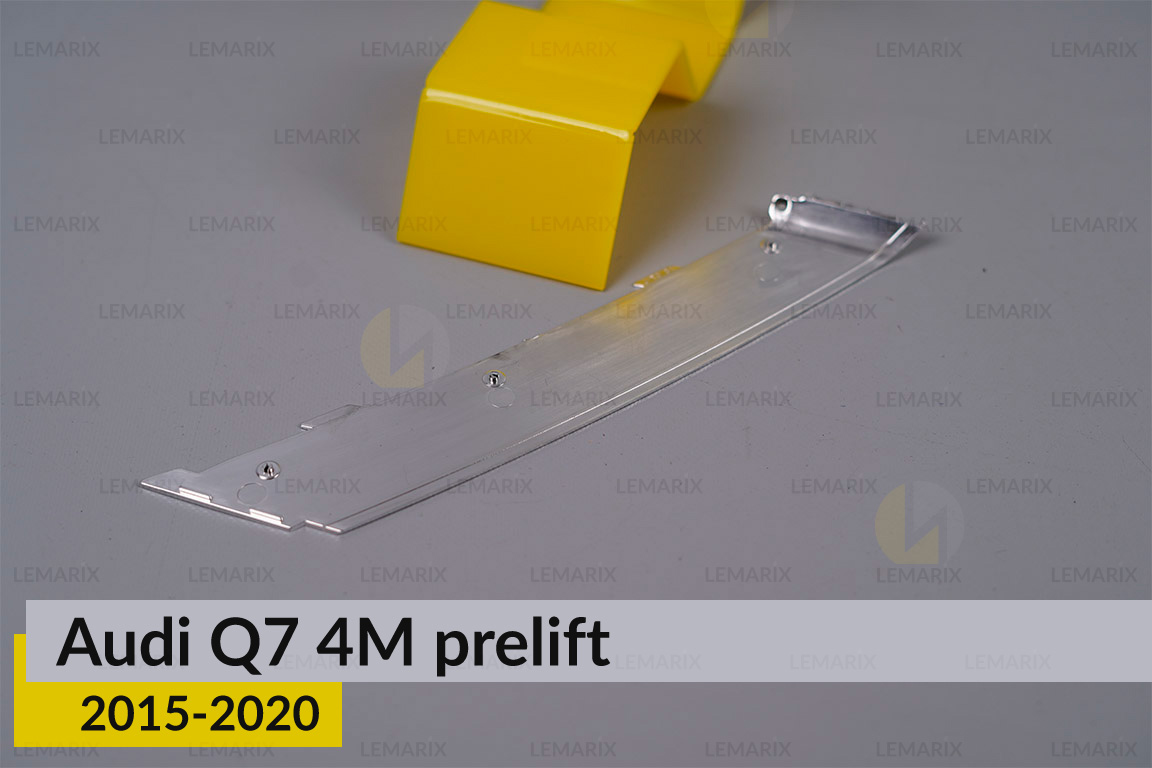 Хромований декор внутрішнього світловода нижній Audi Q7 4M (2015-2020) дорест правий