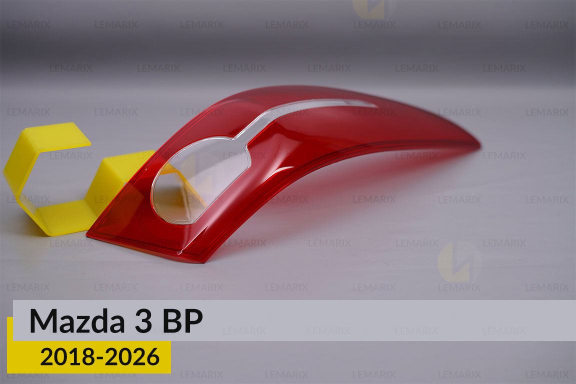 Скло заднього ліхтаря зовнішнє в крилі Mazda 3 BP (2018-2026) ліве