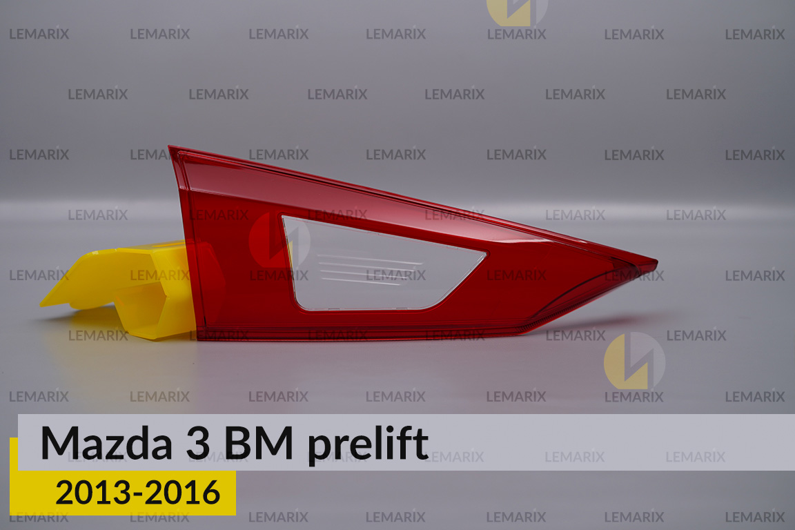 Скло заднього ліхтаря внутрішнє в кришці багажника Mazda 3 BM (2013-2016) дорест ліве
