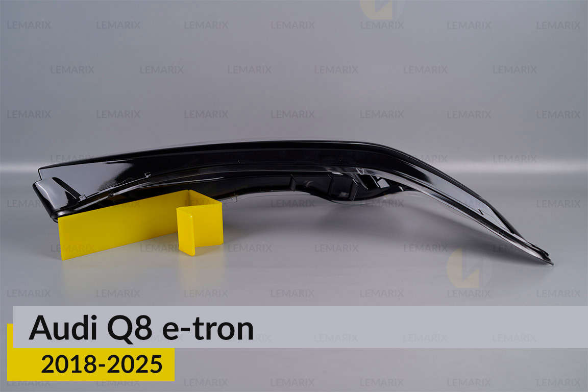 Скло фари Audi Q8 e-tron (2018-2025) праве