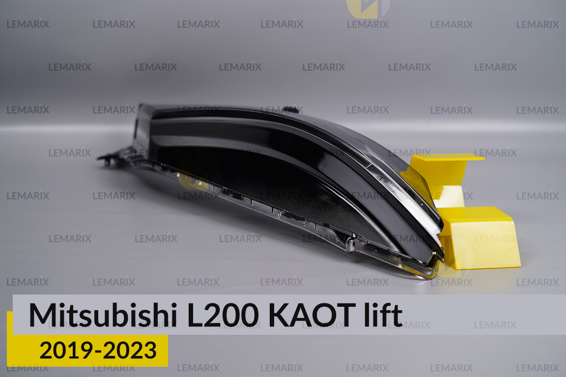 Скло фари Mitsubishi L200 KAOT (2019-2023) рест праве
