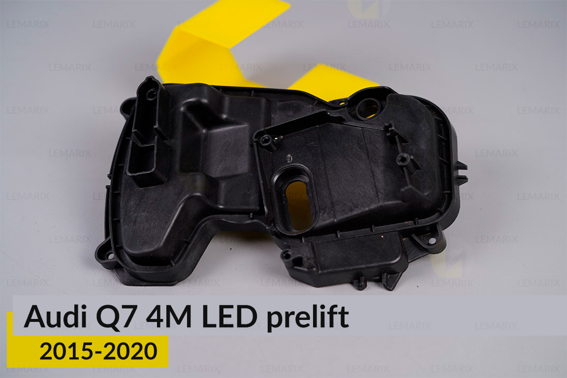 Кришка ковпак заглушка фари Audi Q7 4M LED (2015-2020) дорест бокова ліва