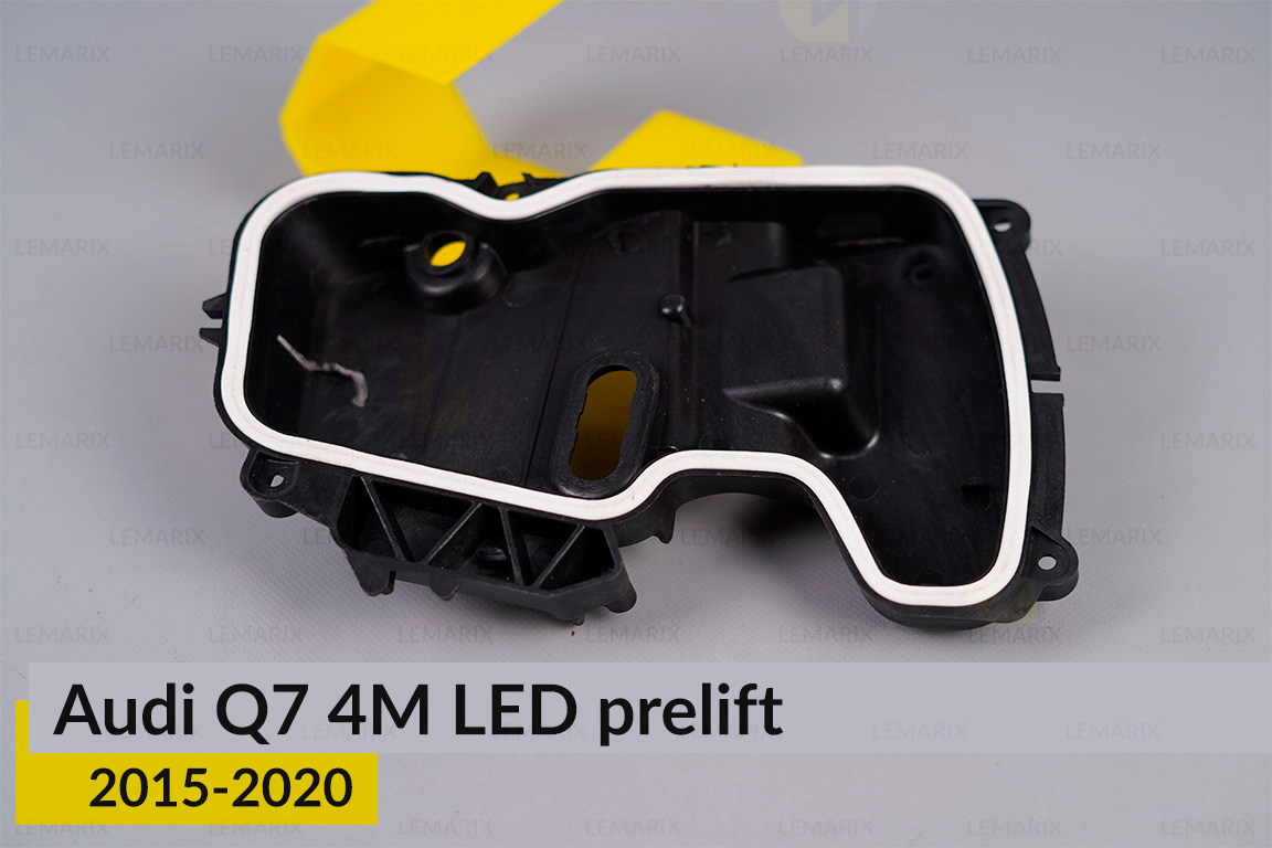 Кришка ковпак заглушка фари Audi Q7 4M LED (2015-2020) дорест бокова ліва