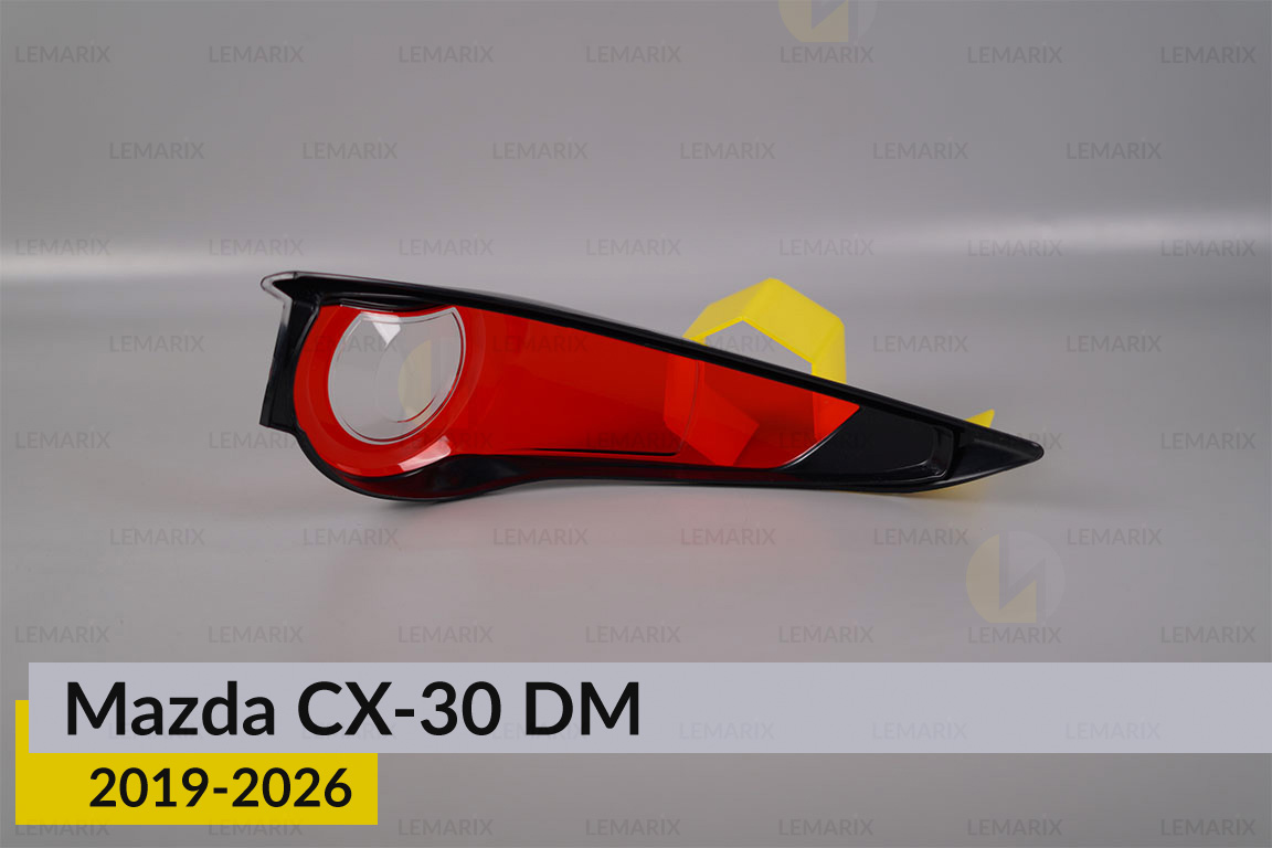 Скло заднього ліхтаря зовнішнє в крилі Mazda CX-30 DM (2019-2026) ліве