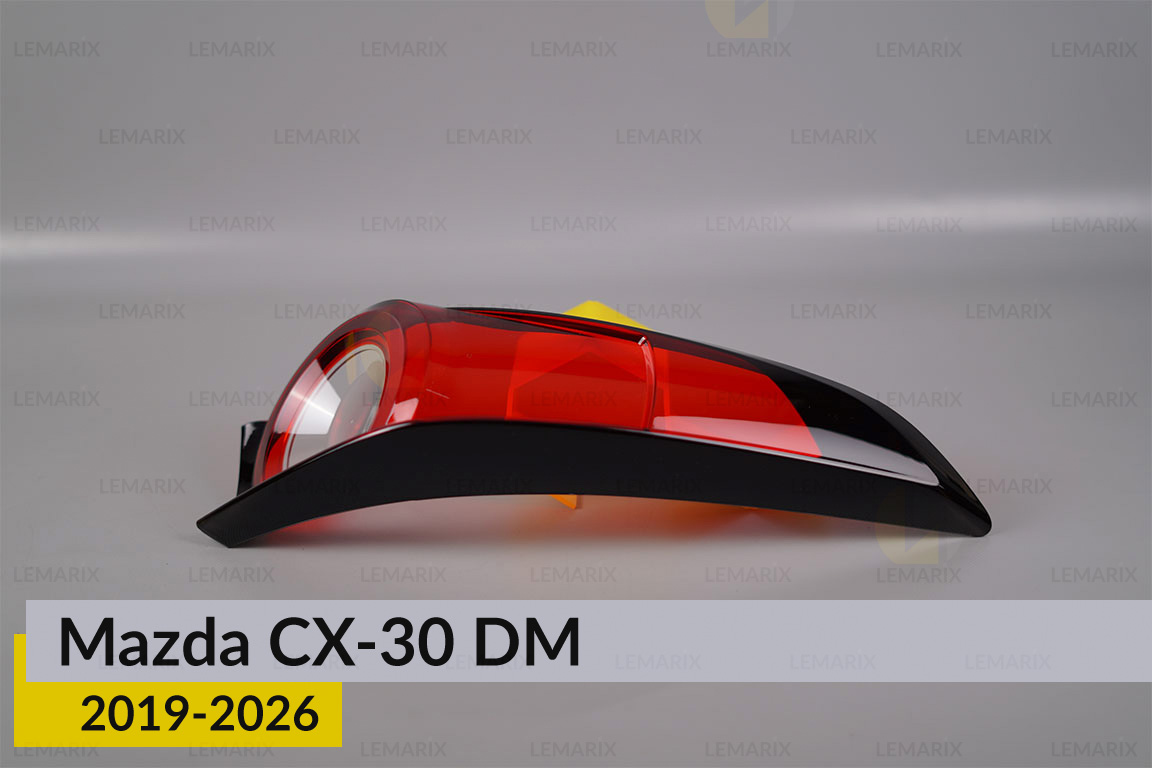 Скло заднього ліхтаря зовнішнє в крилі Mazda CX-30 DM (2019-2026) ліве