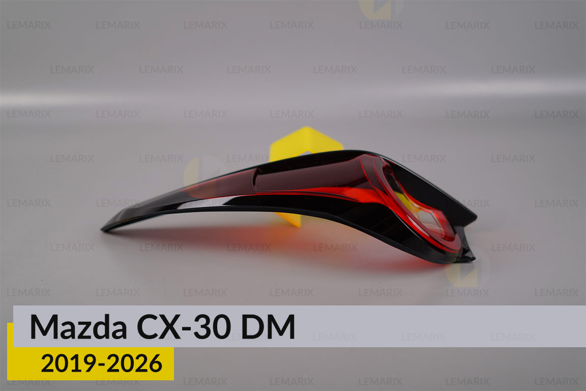 Скло заднього ліхтаря зовнішнє в крилі Mazda CX-30 DM (2019-2026) ліве