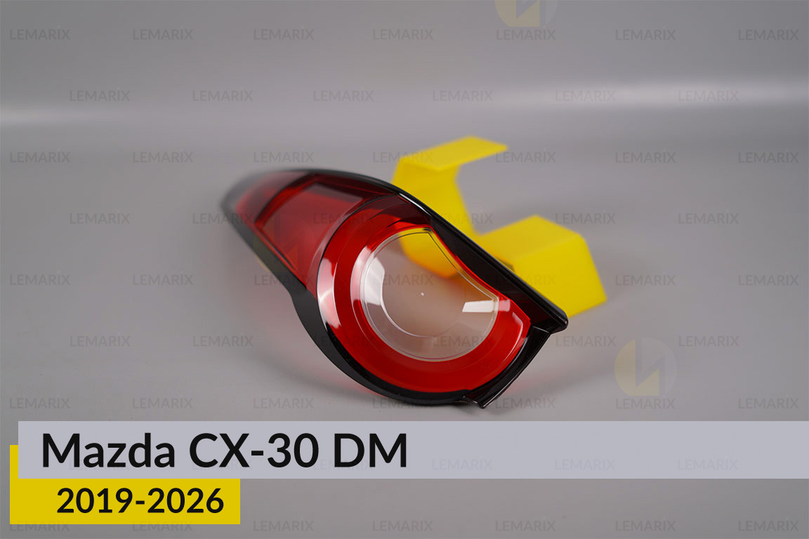 Скло заднього ліхтаря зовнішнє в крилі Mazda CX-30 DM (2019-2026) ліве
