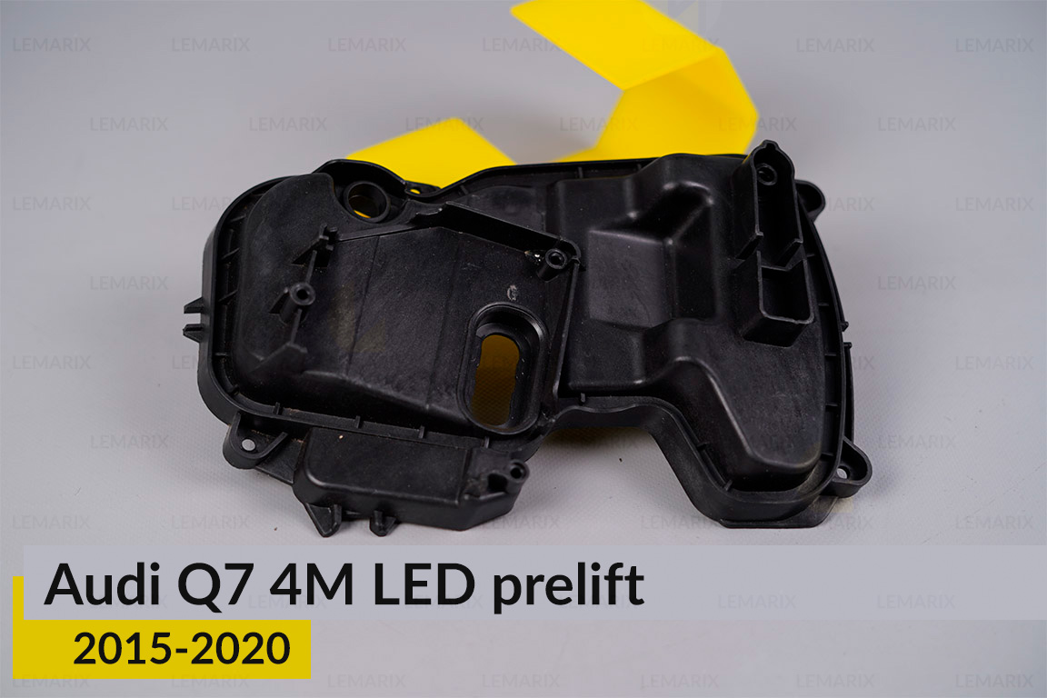 Кришка ковпак заглушка фари Audi Q7 4M LED (2015-2020) дорест бокова права