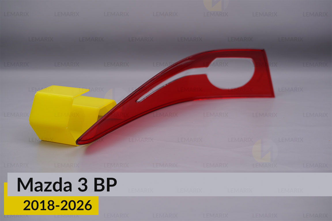 Скло заднього ліхтаря зовнішнє в крилі Mazda 3 BP (2018-2026) праве