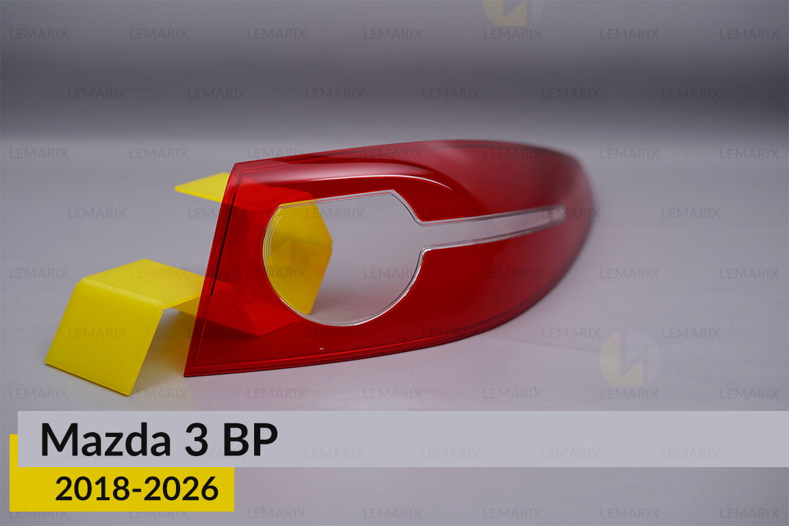 Скло заднього ліхтаря зовнішнє в крилі Mazda 3 BP (2018-2026) праве