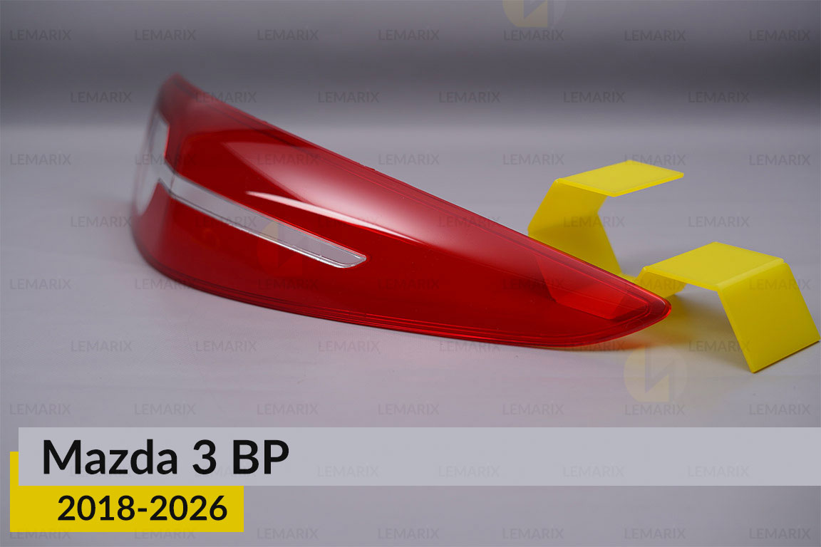 Скло заднього ліхтаря зовнішнє в крилі Mazda 3 BP (2018-2026) праве