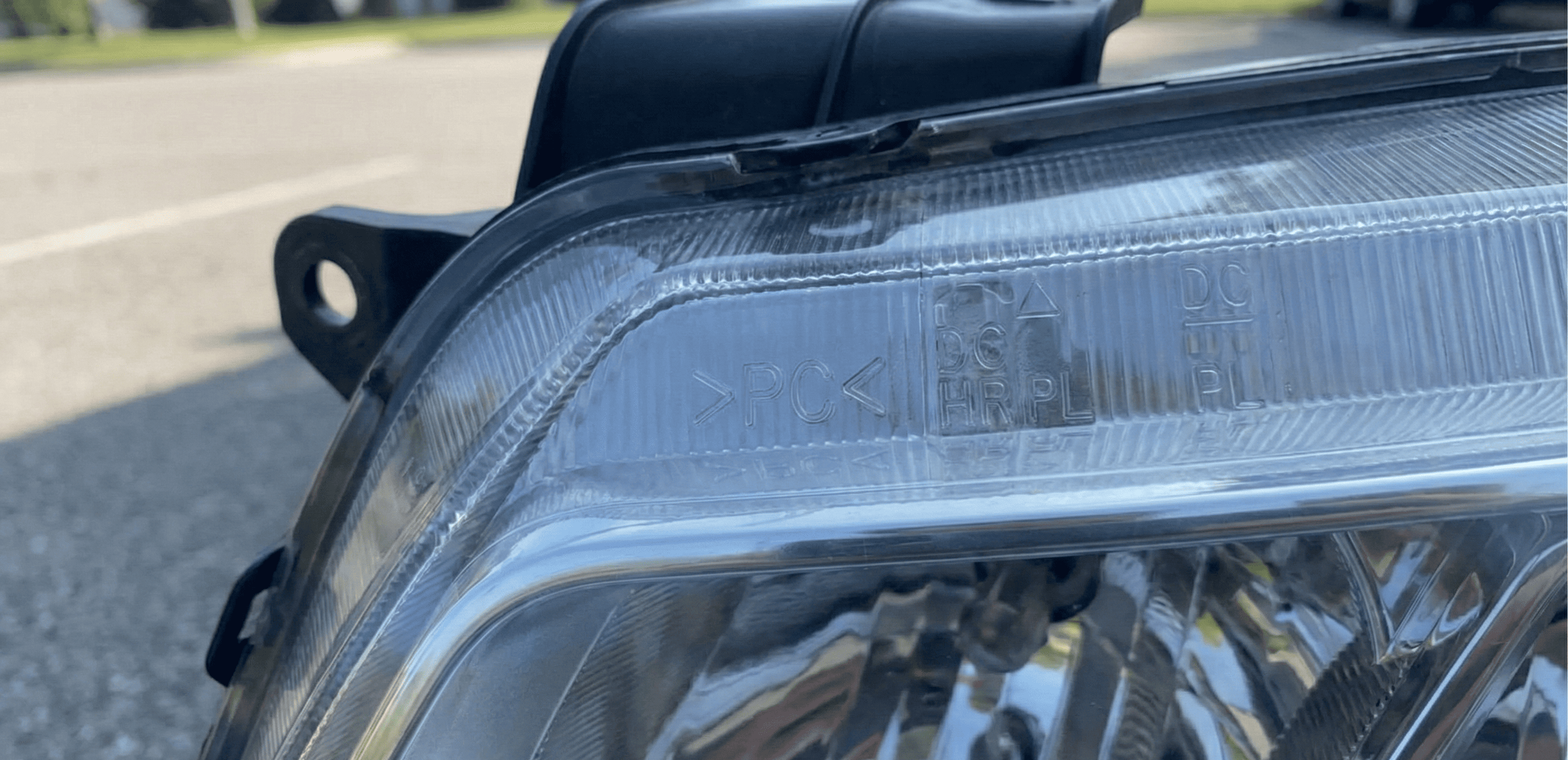 Маркування на склі фари: Як обрати правильний пластик